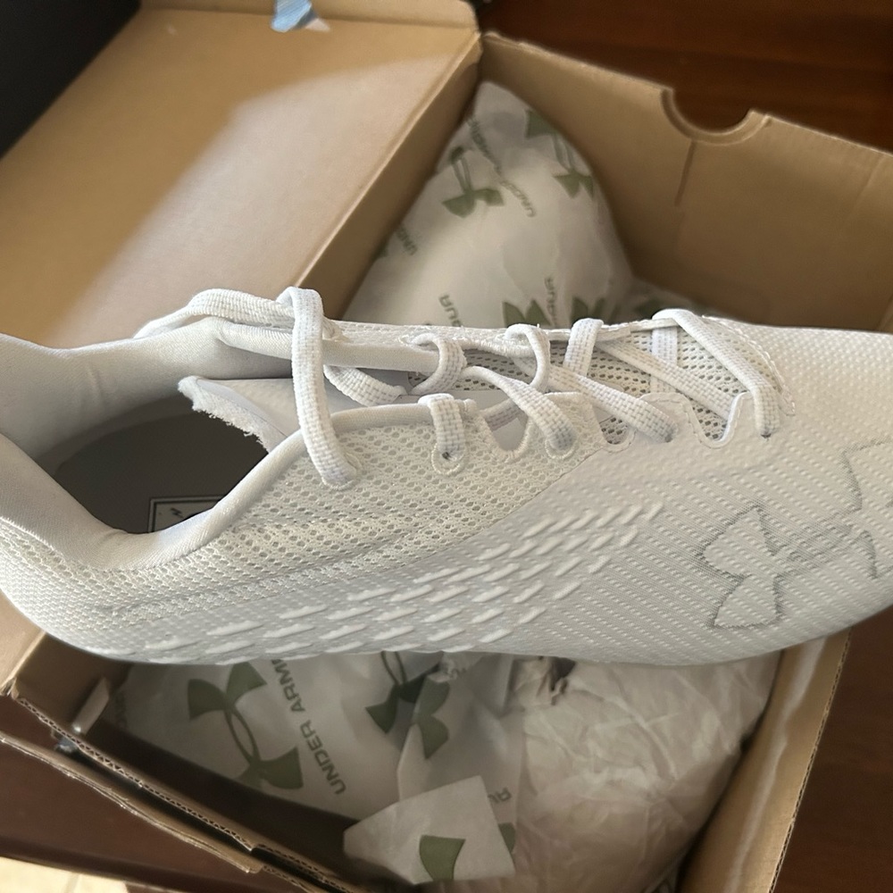 Under armour men’s football cleats size 11.5, new in box